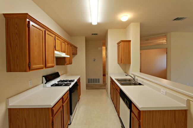 Building Photo - 3 Bedroom, 2 Bath Home in Cedar Park