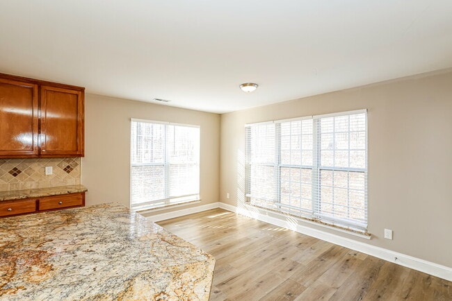 Building Photo - 215 Doe Hollow Trace