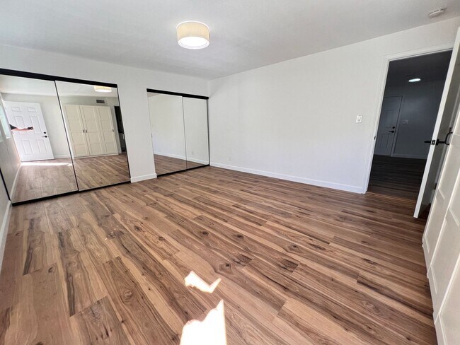 Building Photo - 6946 Cowles Mountain Blvd