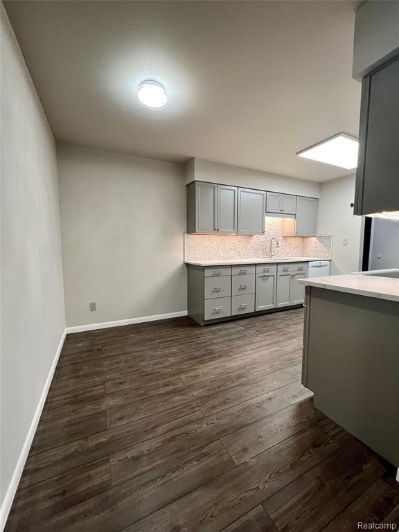 Building Photo - 521 E University Dr