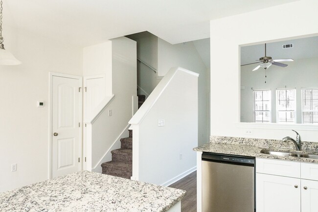 Building Photo - Three Bedroom Townhome