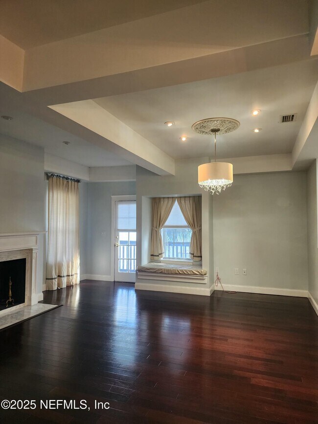 Building Photo - 212 St Johns Ave