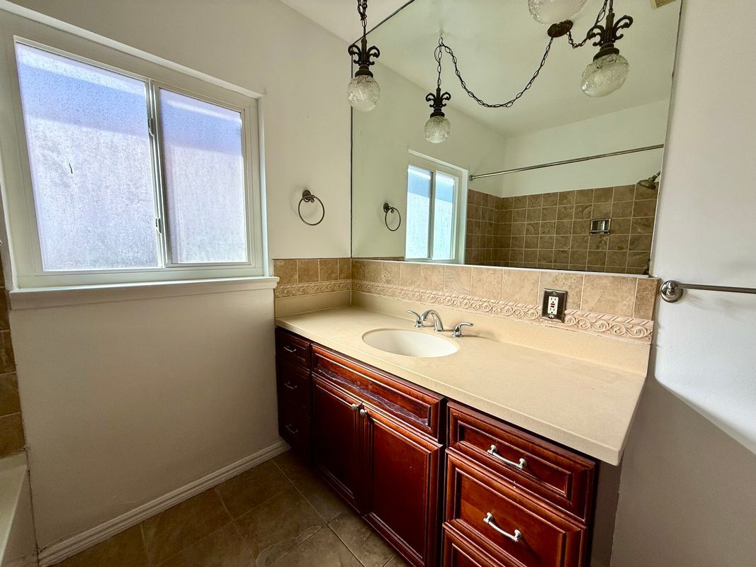 Building Photo - 1369 Norton Ave