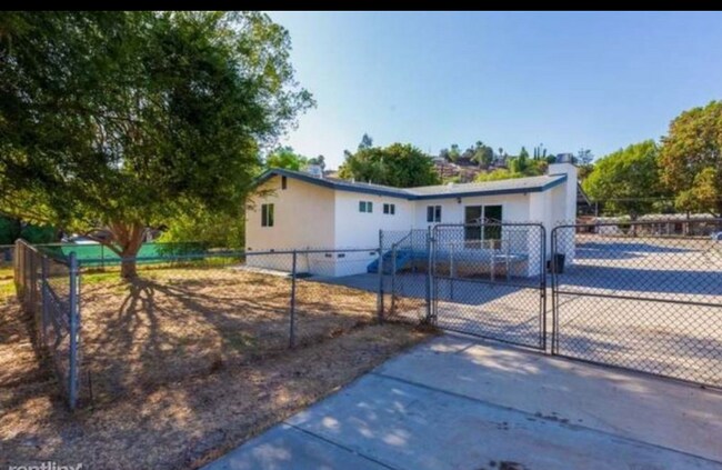 Building Photo - 8861 Olive Dr