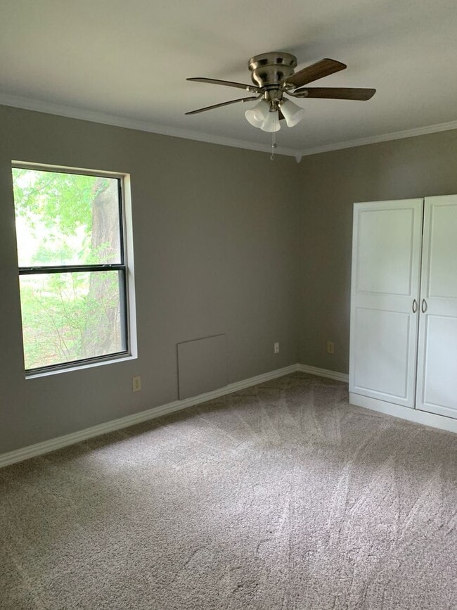 Building Photo - 4/2 Fenced Yard and Pet Friendly. SHISD