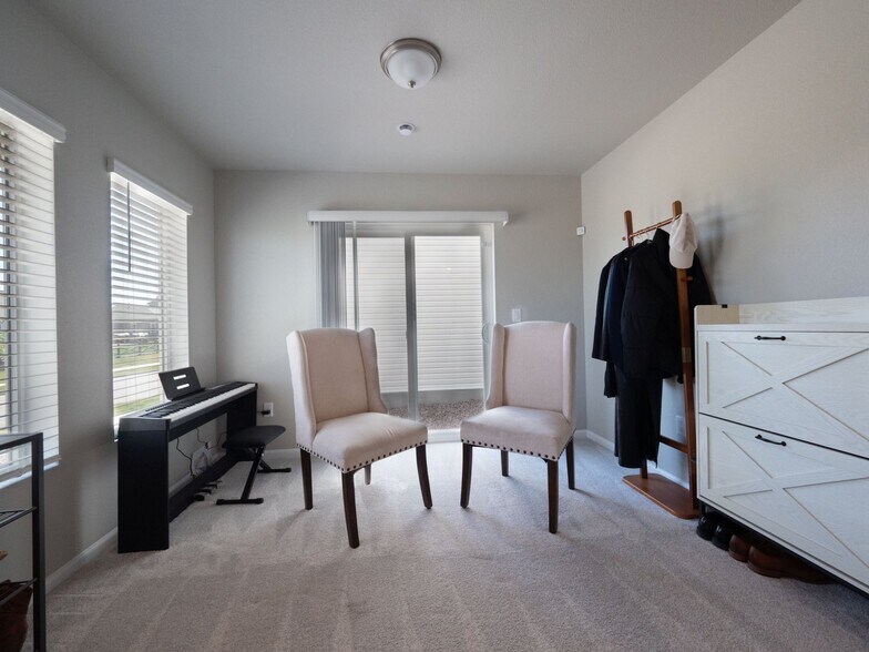 Building Photo - 9460 Oro City Loop