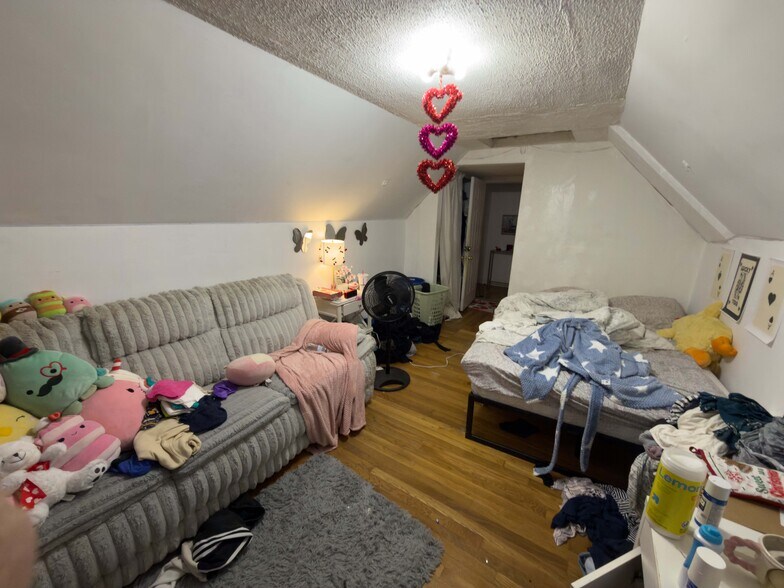 Building Photo - 26 Greylock Rd