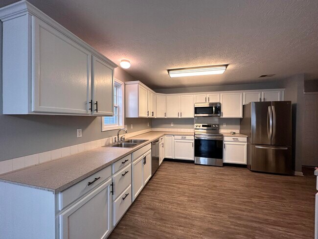 Building Photo - 508 Newbury Way