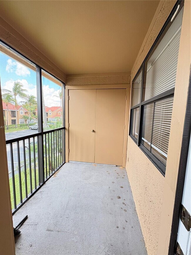 Building Photo - 10501 SW 155th Ct