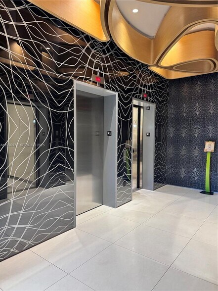 Building Photo - 501 NE 31st St