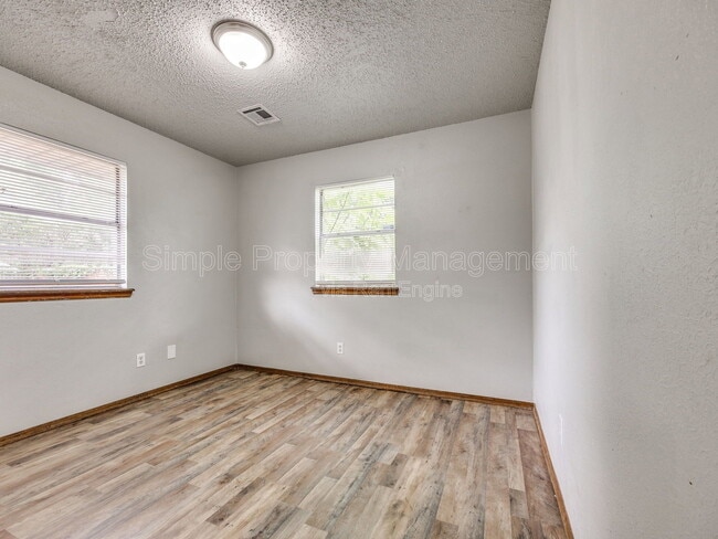 Building Photo - 1706 High Meadows Dr