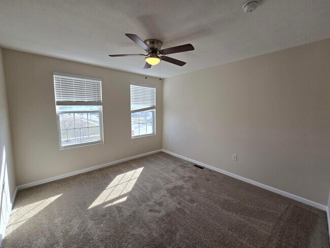 Building Photo - 140 Saddlebred Cir