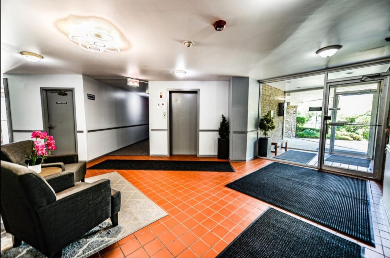 Building Photo - 2600 Brookwood Way Dr