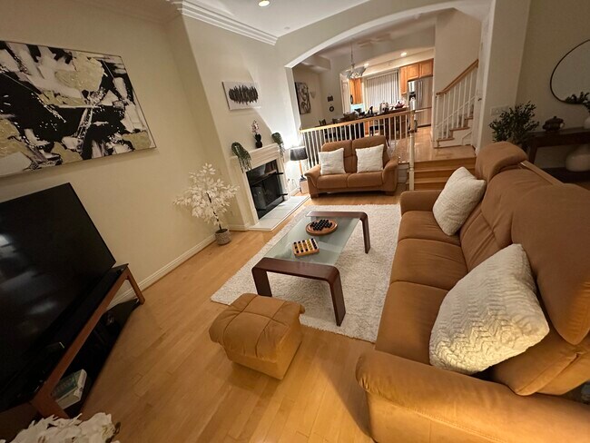 Living Room - 4118 W Kling St