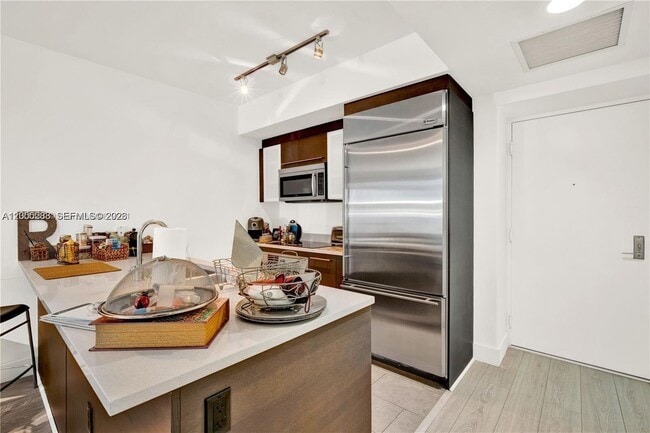 Building Photo - 500 Brickell Ave