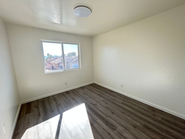 Building Photo - Stunning 4 Bedroom Remodel in Harbor Shores