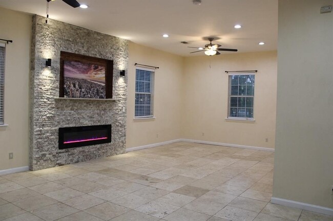 Building Photo - 975 State Hwy 95