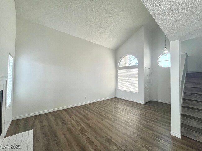 Building Photo - 1537 N Canyon Rose Way