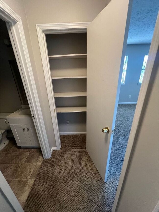 Building Photo - Finally a 2 bedroom 1.5 bath townhome READY NOW!