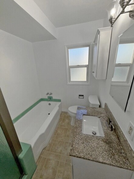 Building Photo - 1263 Hayworth Ave