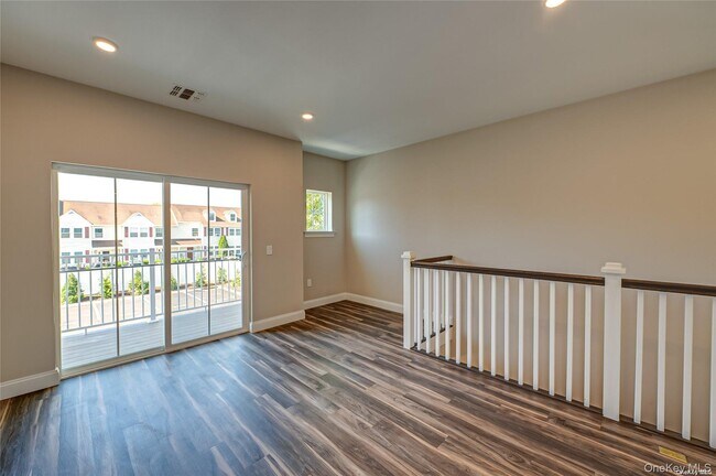 Building Photo - 1 Conklin St