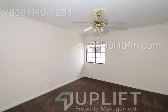 Building Photo - 2 Bed, 2 Bath w/ garage & fireplace