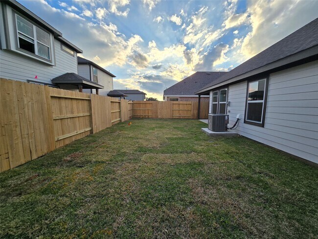 Building Photo - 2215 Villa Bella Ln