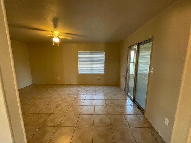 Building Photo - 1009 SW 65th St