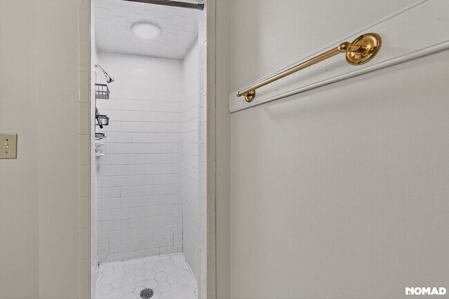 Building Photo - 4131 Kaplan Dr