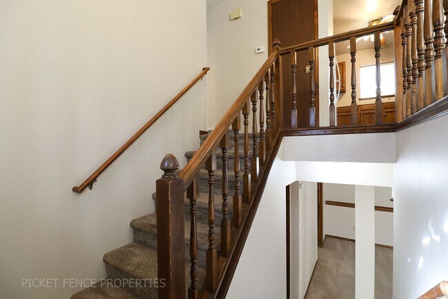 Building Photo - Beautiful 2 Story Home in Loveland