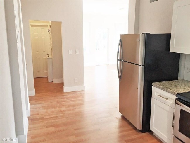 Building Photo - 1 br, 1 bath  - 702 S 17th Ave # 4 3