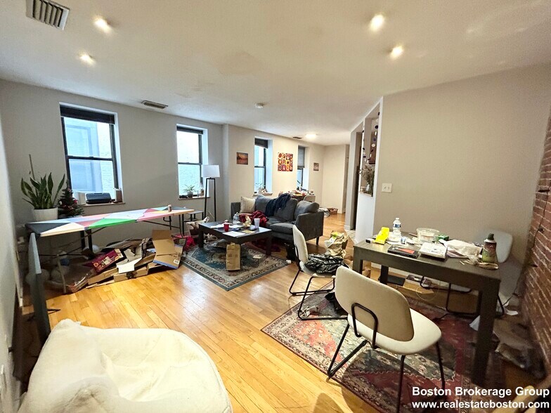 Building Photo - 73 Gainsborough St