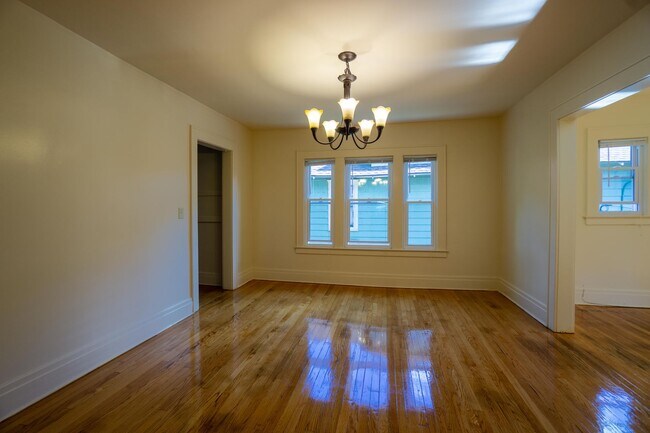 Building Photo - 229 Fellows Ave