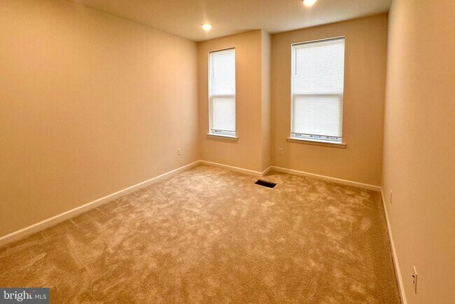 Building Photo - 1212 Parker Blvd