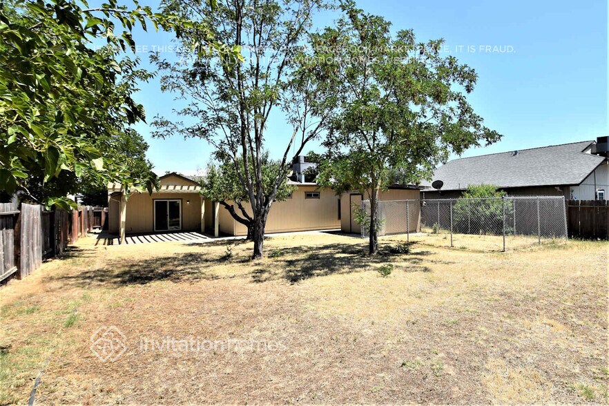 Building Photo - 7632 Harmony Oaks Way