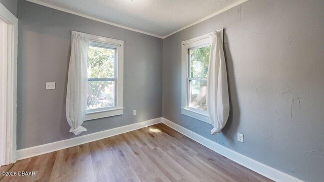 Building Photo - 829 N Oleander Ave