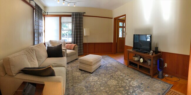 Living Room - 820 Palo Alto Ave