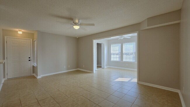 Building Photo - 8642 South Bridge Dr
