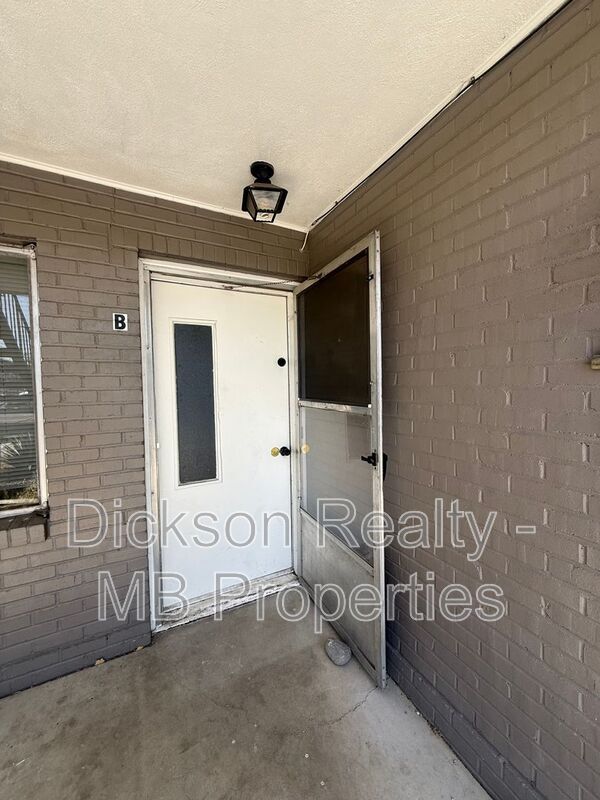 Building Photo - 660 Wilson Ave
