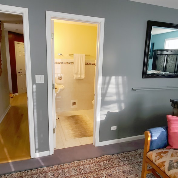 priv bath - 3457 N Kedzie Ave