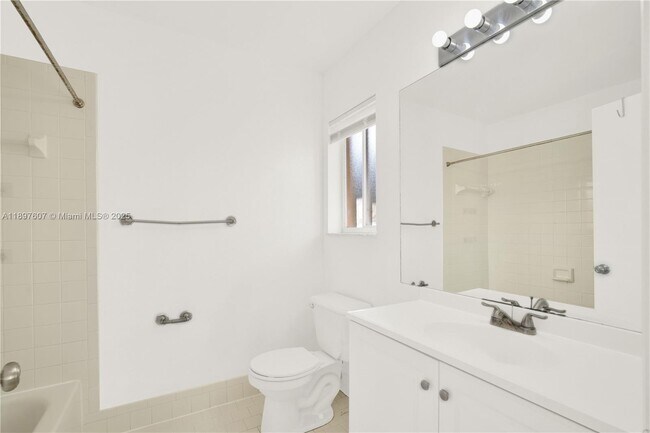 Building Photo - 17380 SW 140th Ct