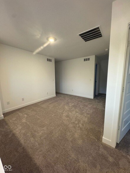Building Photo - 15338 Farrington Rd