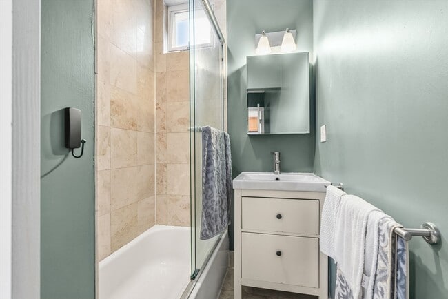 Building Photo - 180 Gold St