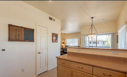 Building Photo - 7401 W Arrowhead Clubhouse Dr