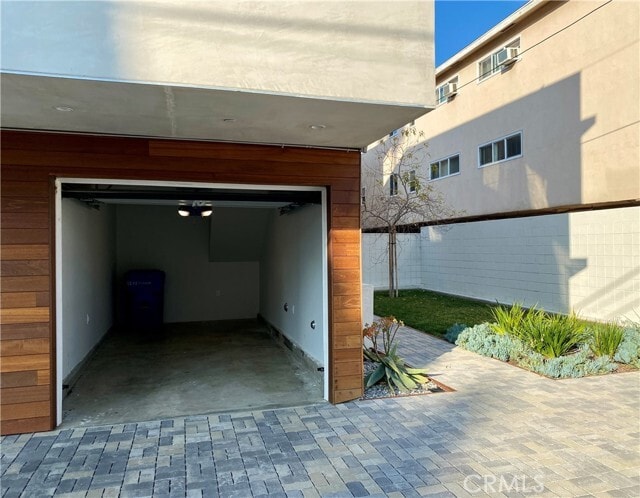 Building Photo - 1802 N Serrano Ave