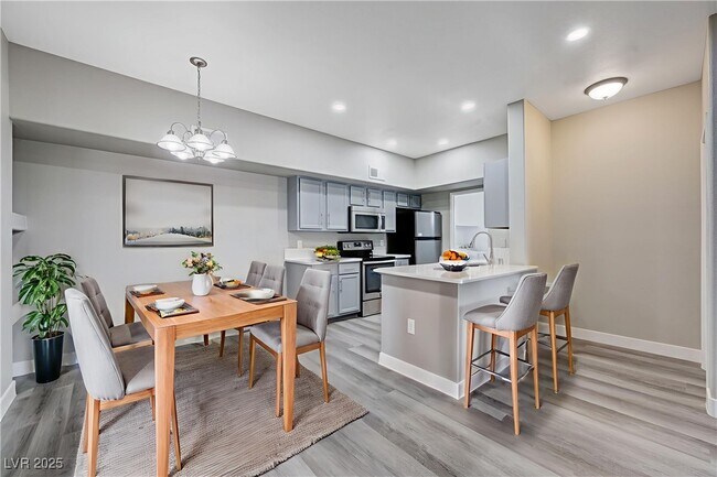 Building Photo - 2615 W Gary Ave