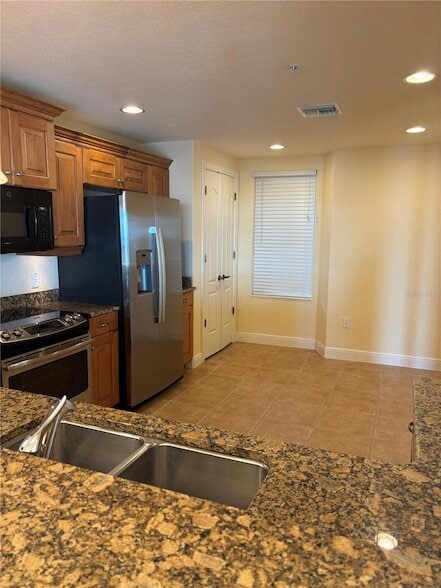 Building Photo - 501 Haben Blvd