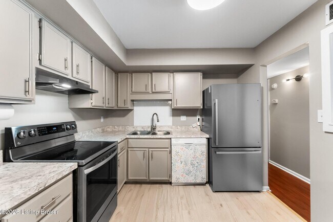 Building Photo - 320 Highwood Dr