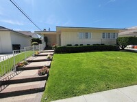 Building Photo - SPACIOUS 3BD/2BA WITH GARAGE, LAUNDRY AND ...