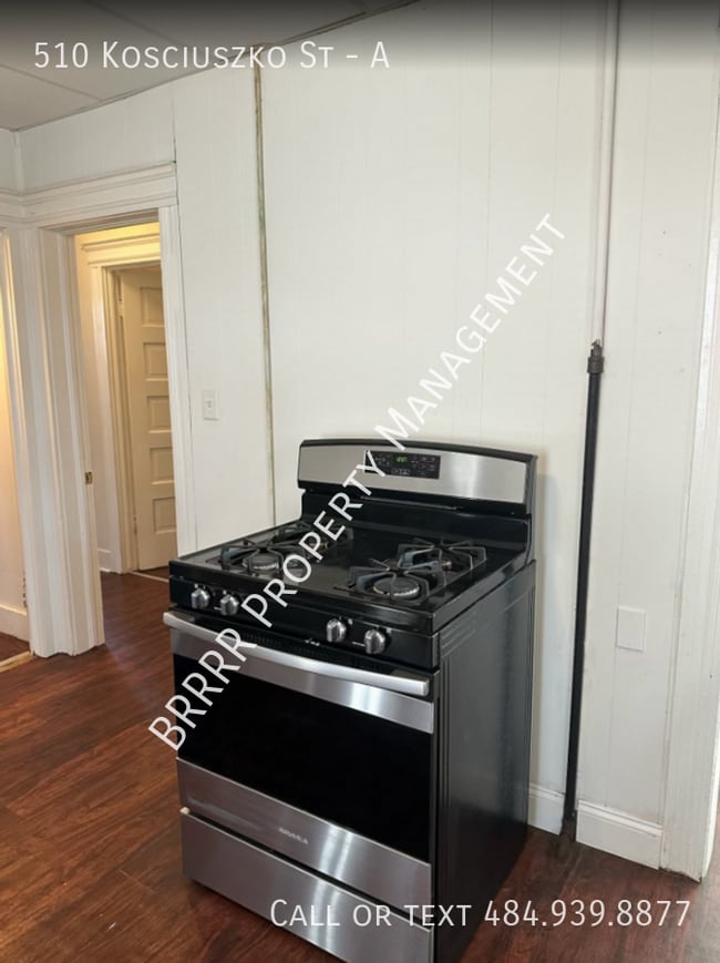 Building Photo - 510 Kosciuszko St